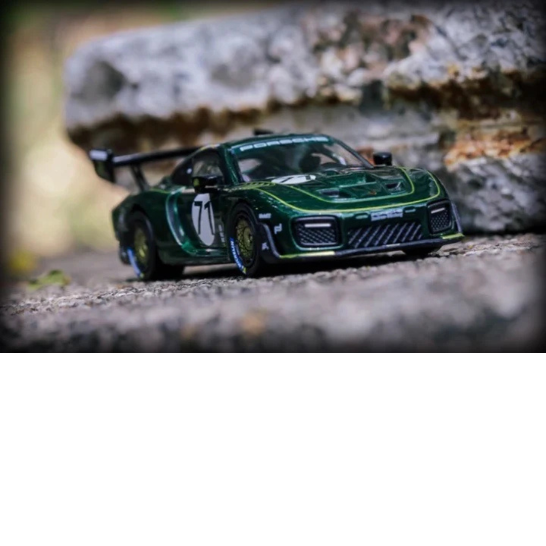 Para64 * LIMITADO A 2496 PIEZAS * Porsche 935 /19 (2018) #71 Tenner Racing (Verde) Minichamps 1/64