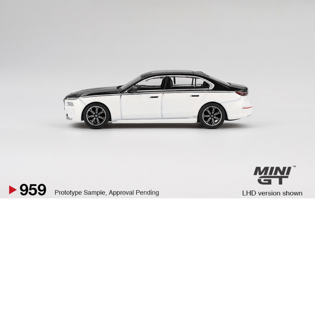 MINI GT BMW I7 XDRIVE60 ALPINE WHITE - BLACK SAPPHIRE 2024 # 959