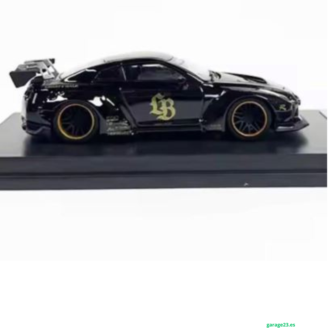 ***EN CAMINO *** My Model Collect Nissan GTR R35  Nissan LB Black/Gold 1.64