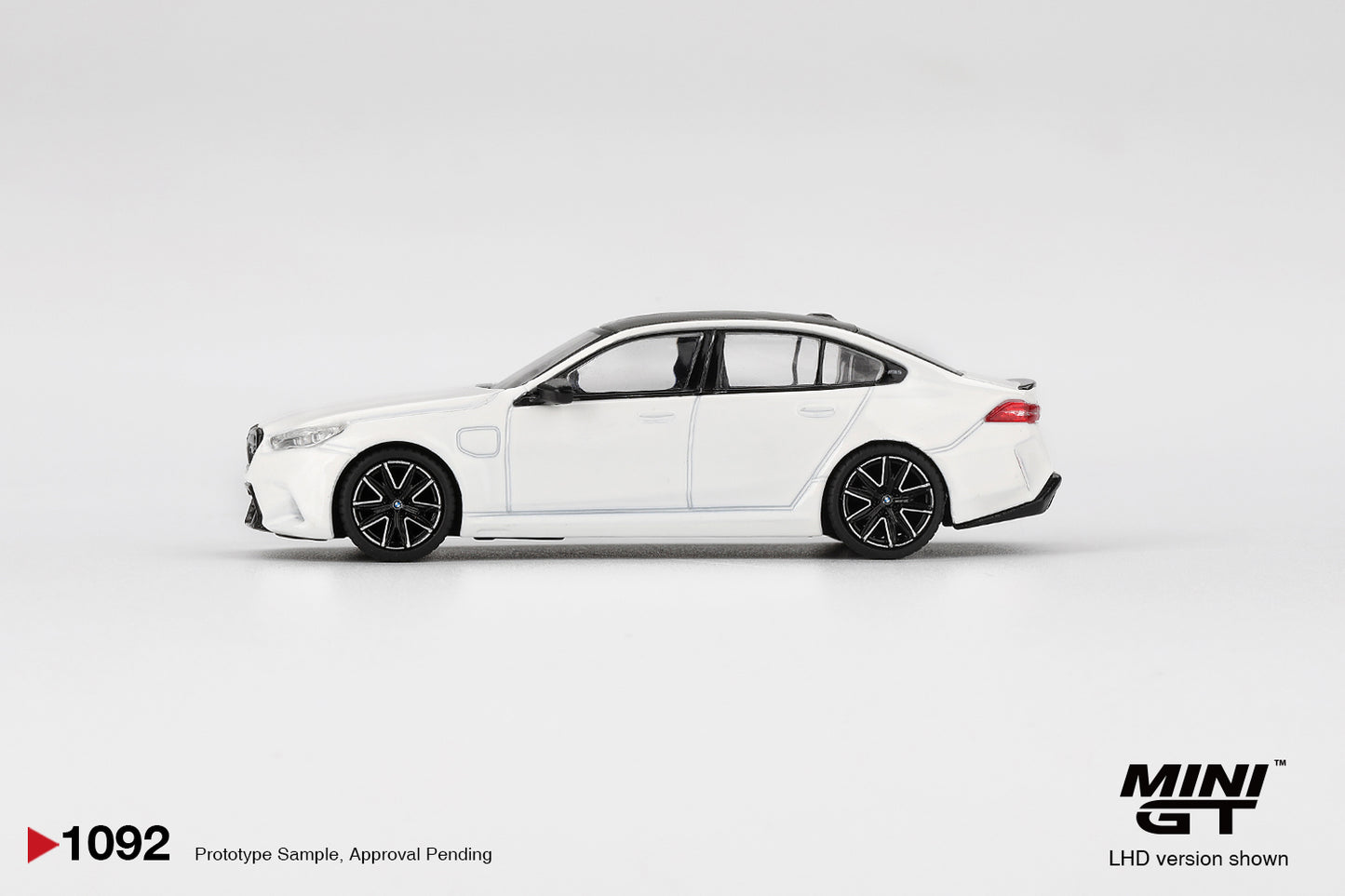 *** EN CAMINO *** MINI GT BMW M5 G90 ALPINE WHITE 2025 # 1092