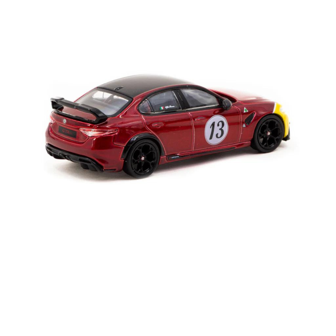 %%% Tarmac Works 1/64 Alfa Romeo Giulia GTAm Rojo/Amarillo - GLOBAL64