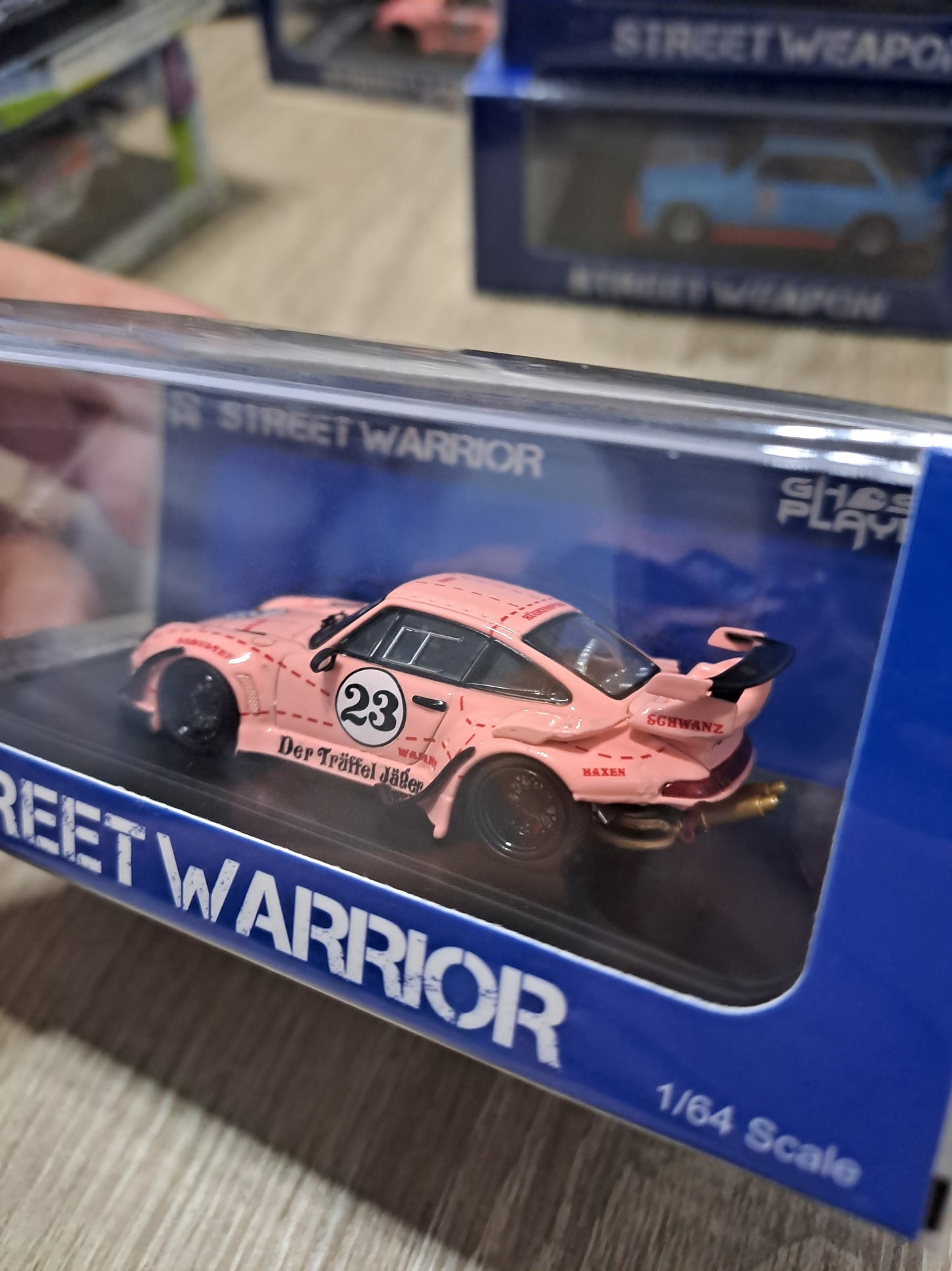 Street Weapon Porsche RWB Low Tail - Rosa 1/64