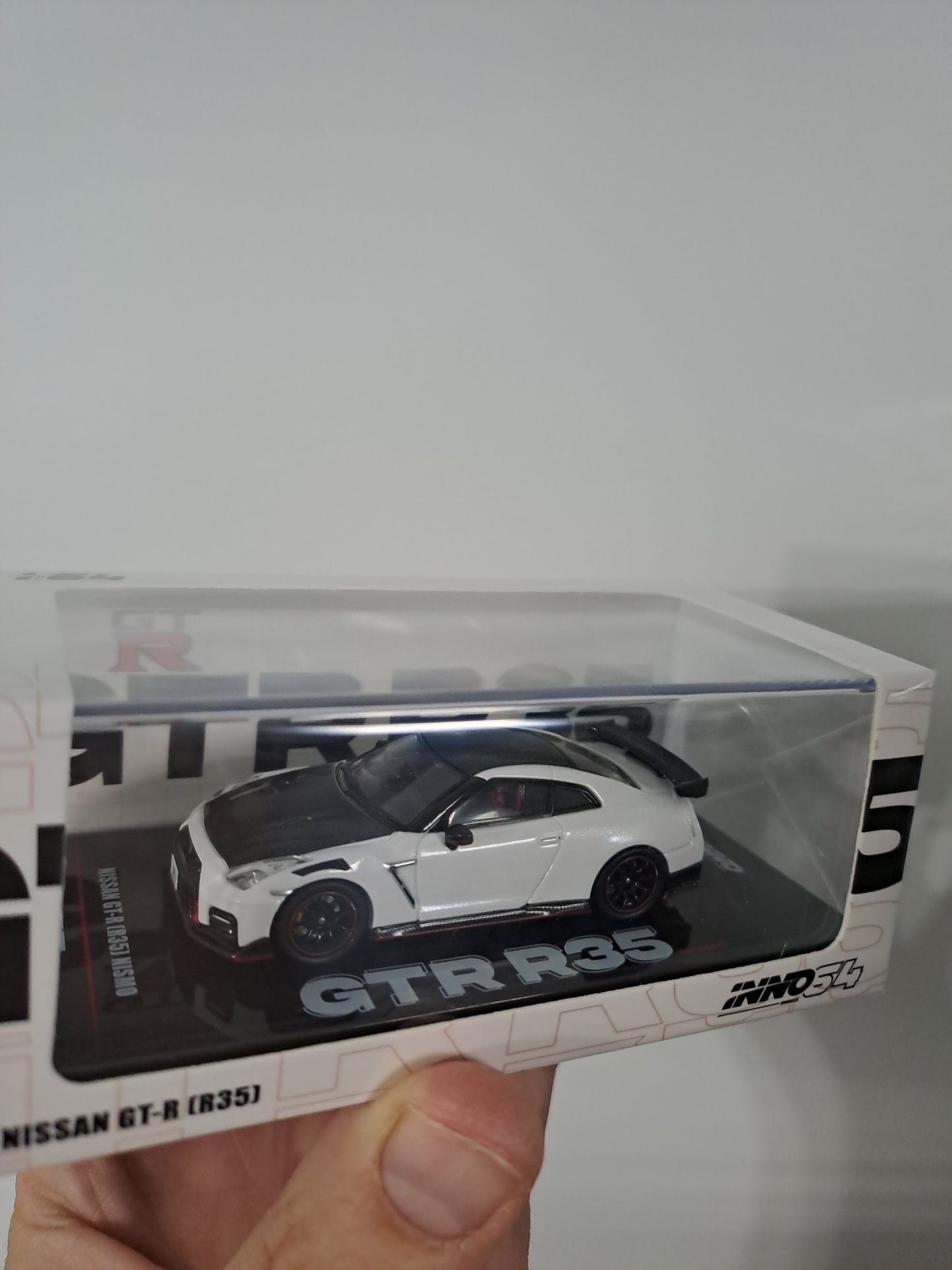 Inno64 Nissan GTR R35 Nismo Blanco Capó Negro inno
