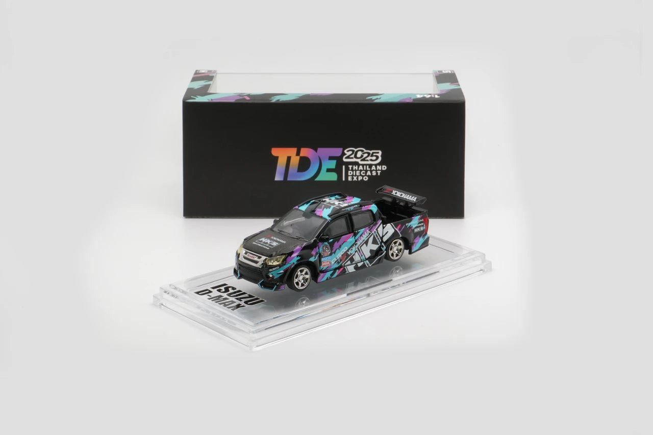 BM Creations - Isuzu DMax 2018 -Low Rider HKS  *Modelo exclusivo de la TDE Thailand Diecast Expo 2025* 1.64