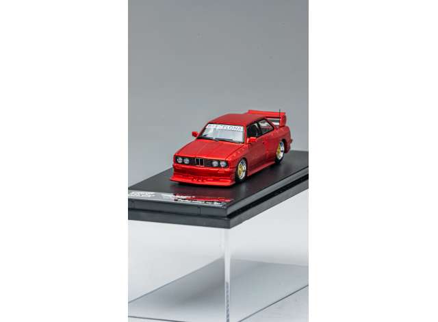 INNO64 EXCLUSIVO DE EVENTO DIECAST CON BARCELONA ' BMW E30 LIMITADO A 899 PIEZAS ROJO CROMADO  1.64