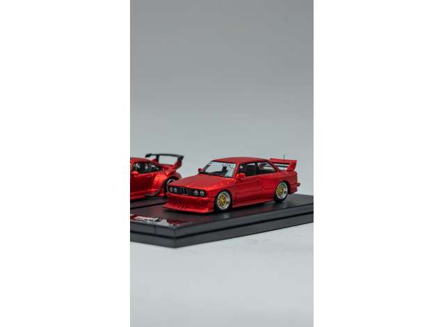 INNO64 EXCLUSIVO DE EVENTO DIECAST CON BARCELONA ' BMW E30 LIMITADO A 899 PIEZAS ROJO CROMADO  1.64