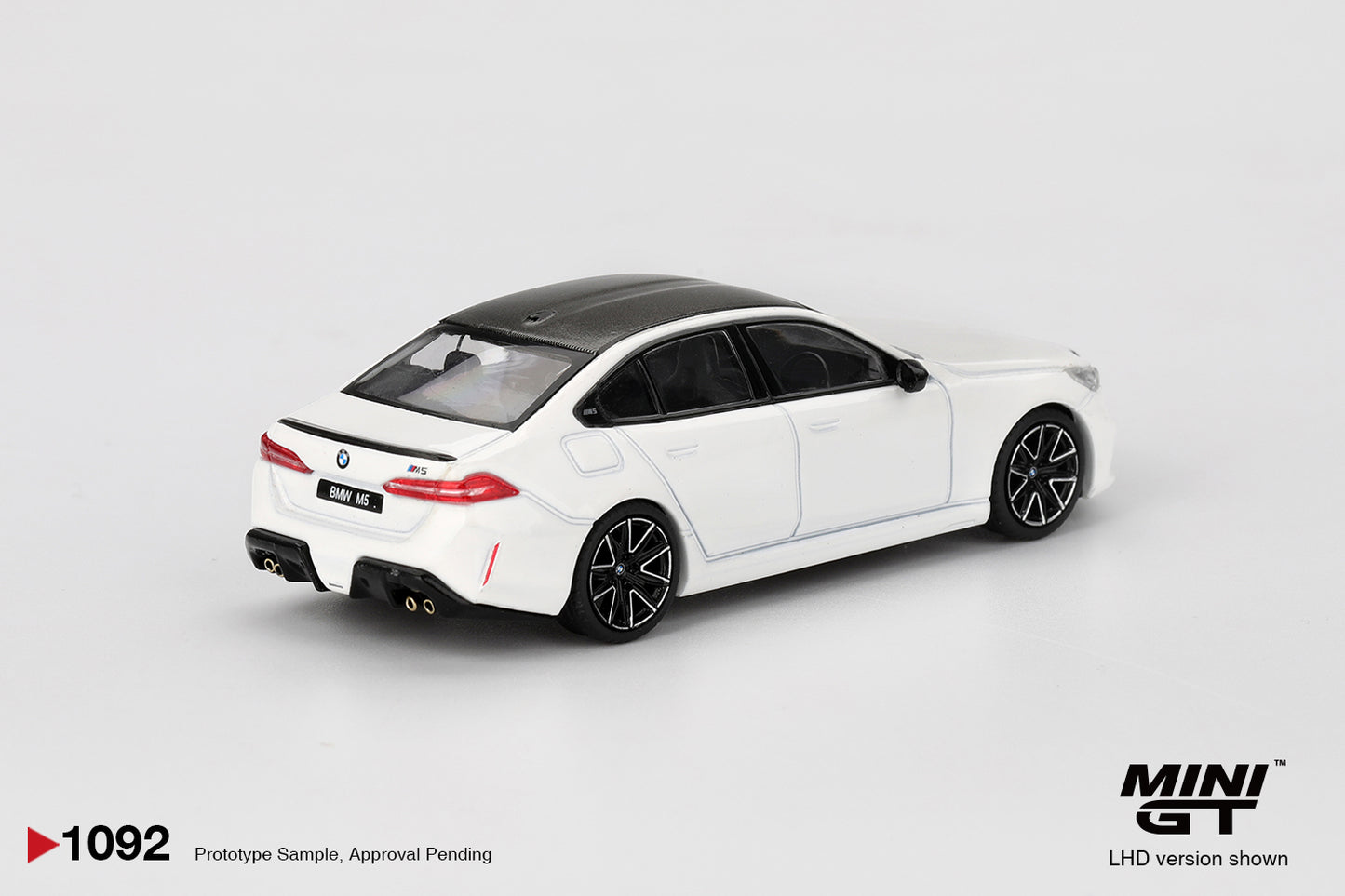 *** EN CAMINO *** MINI GT BMW M5 G90 ALPINE WHITE 2025 # 1092