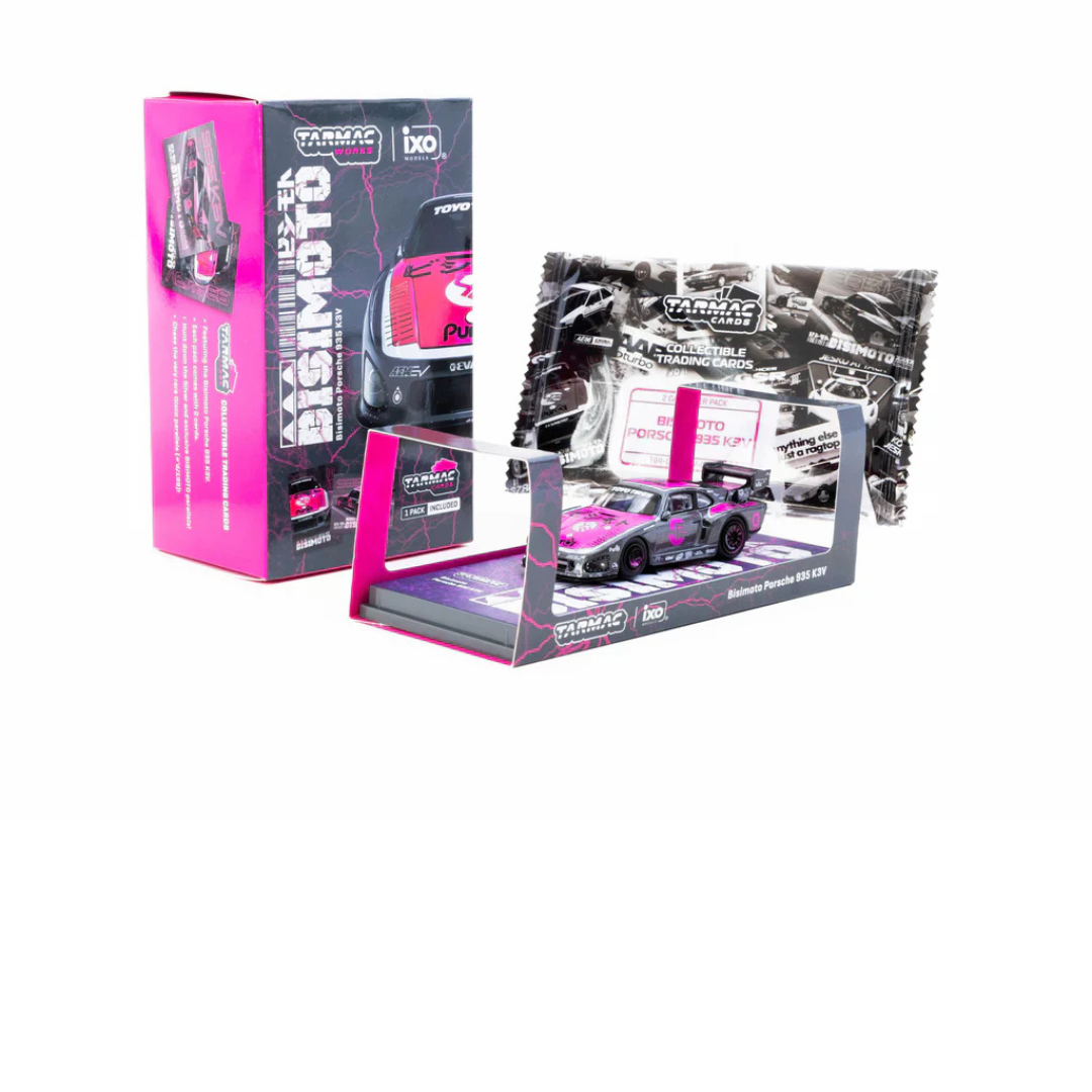 Tarmac 1/64 Bisimoto Porsche 935 K3V Grey/Pink Incluye Pack de Coche a escala + 2 Cartas