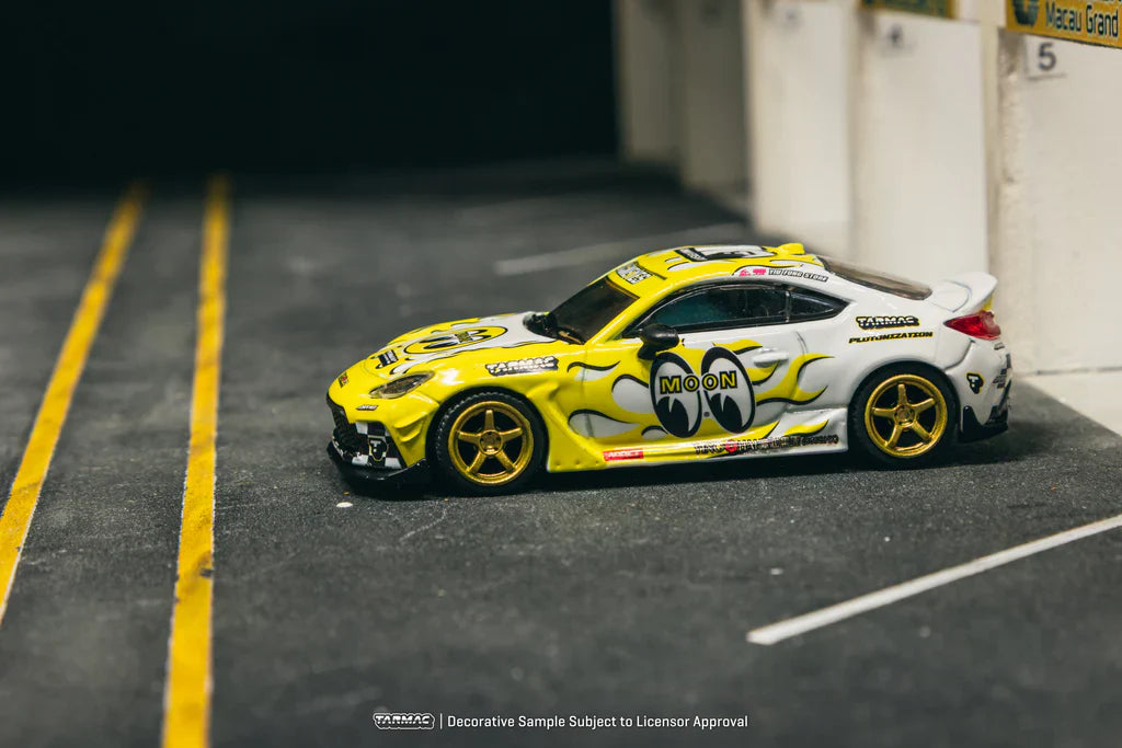 Tarmac Works 1.64 Toyota GR86 MOONEYES White Yellow