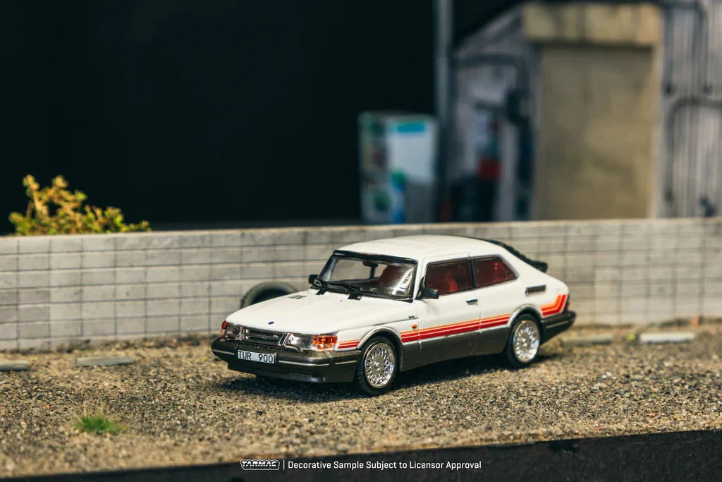 Tarmac Works 1.64 Saab 900 Turbo White