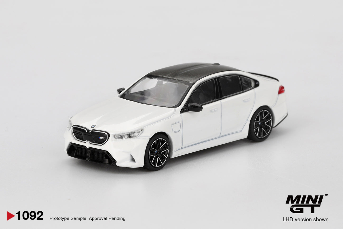 *** EN CAMINO *** MINI GT BMW M5 G90 ALPINE WHITE 2025 # 1092