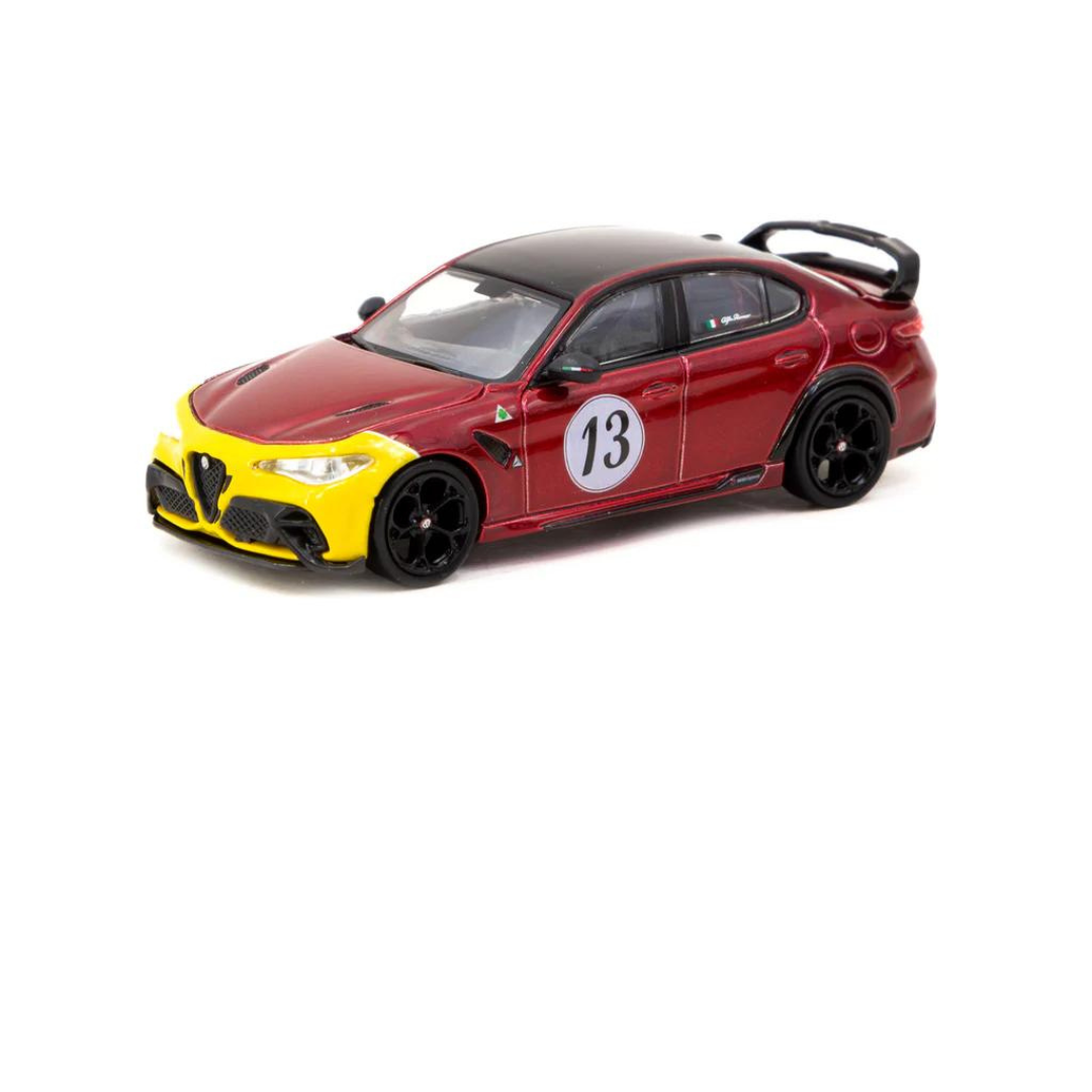 Tarmac Works 1/64 Alfa Romeo Giulia GTAm Rojo/Amarillo - GLOBAL64