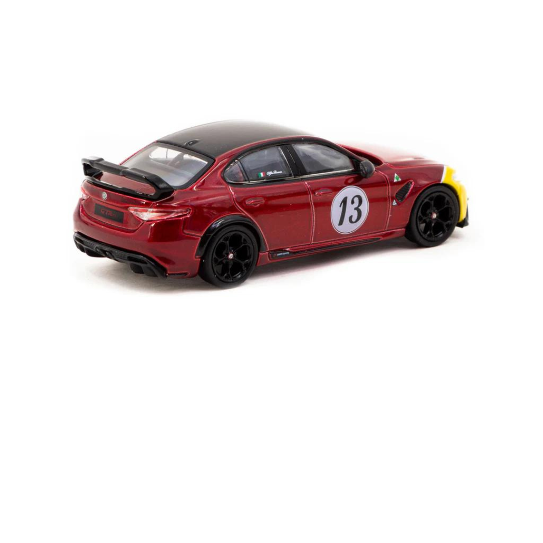 Tarmac Works 1/64 Alfa Romeo Giulia GTAm Rojo/Amarillo - GLOBAL64